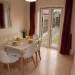 Vakantiehuis Charming 3 Bed House In *