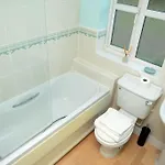 Vakantiehuis Charming 3 Bed House In *