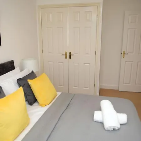 Charming 3 Bed House In 度假居 *