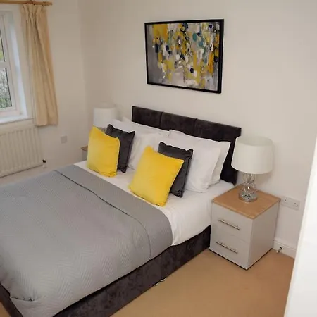 Charming 3 Bed House In Bristol