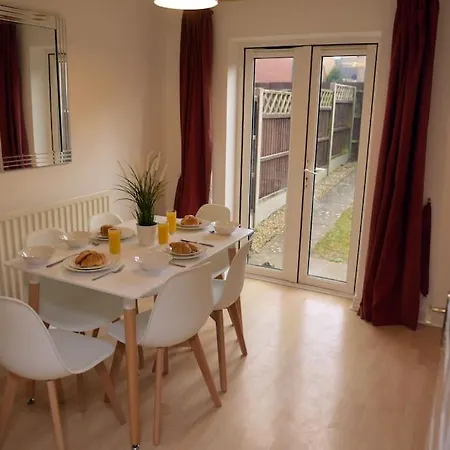 Nyaraló Charming 3 Bed House In *