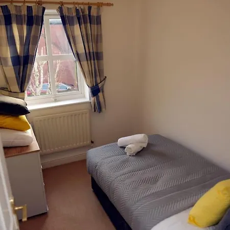 Charming 3 Bed House In Bristol