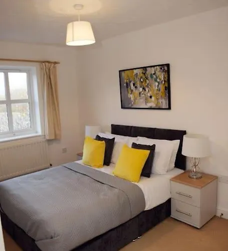 Charming 3 Bed House In Bristol